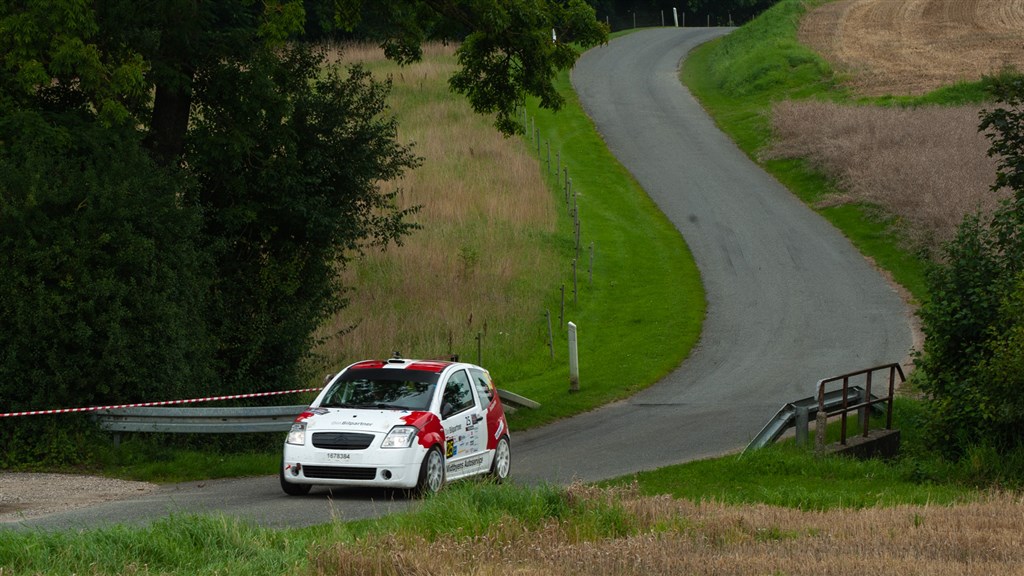 Det kuperede terræn omkring Glud var udfordrende for deltagerne.
(Foto: rallypics.dk – Viggo Johansen)